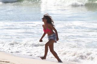 Bruna Marquezine feet photo thumbnail