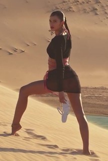 Bruna Marquezine feet photo thumbnail