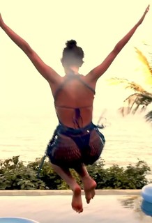 Bruna Marquezine feet photo thumbnail