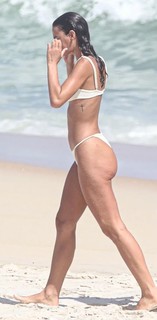 Bruna Marquezine feet photo thumbnail