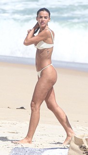Bruna Marquezine feet photo thumbnail