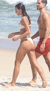 Bruna Marquezine feet photo thumbnail
