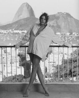 Bruna Marquezine feet photo thumbnail