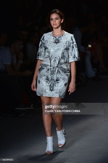 Bruna Marquezine feet photo thumbnail