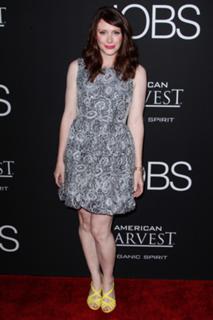 Bryce Dallas Howard feet photo thumbnail