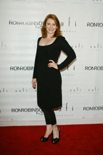 Bryce Dallas Howard feet photo thumbnail