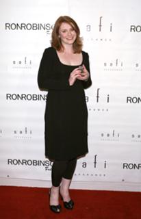 Bryce Dallas Howard feet photo thumbnail