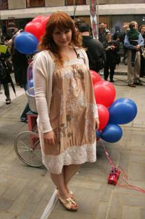 Bryce Dallas Howard feet photo thumbnail