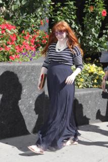 Bryce Dallas Howard feet photo thumbnail