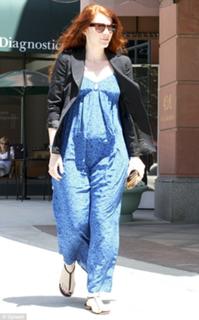 Bryce Dallas Howard feet photo thumbnail