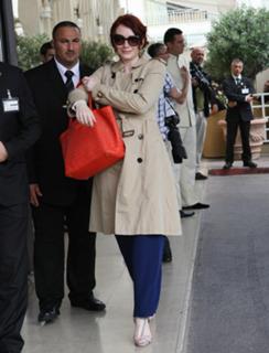 Bryce Dallas Howard feet photo thumbnail