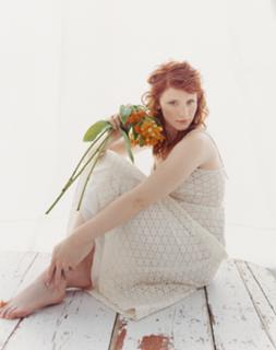 Bryce Dallas Howard feet photo thumbnail