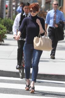 Bryce Dallas Howard feet photo thumbnail