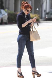 Bryce Dallas Howard feet photo thumbnail
