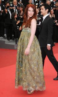 Bryce Dallas Howard feet photo thumbnail