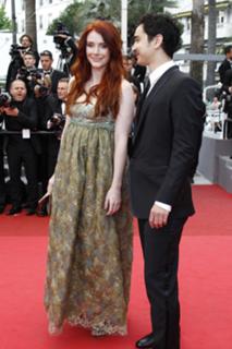 Bryce Dallas Howard feet photo thumbnail