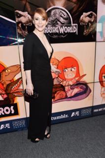 Bryce Dallas Howard feet photo thumbnail