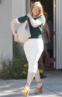 Bryce Dallas Howard feet photo thumbnail