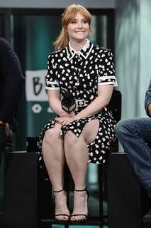 Bryce Dallas Howard feet photo thumbnail