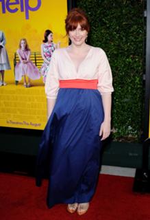 Bryce Dallas Howard feet photo thumbnail