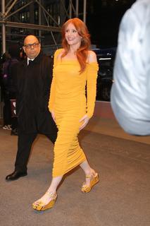 Bryce Dallas Howard feet photo thumbnail
