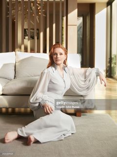 Bryce Dallas Howard feet photo thumbnail