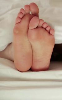 Bryce Dallas Howard feet photo 1