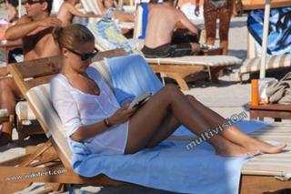 Burcu Esmersoy feet photo thumbnail