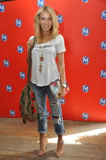 Burcu Esmersoy feet photo thumbnail