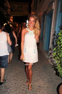 Burcu Esmersoy feet photo thumbnail