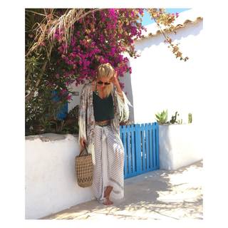 Burcu Esmersoy feet photo thumbnail