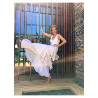 Burcu Esmersoy feet photo thumbnail