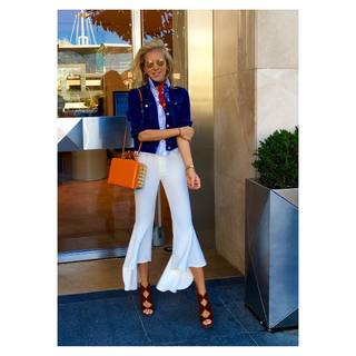 Burcu Esmersoy feet photo thumbnail