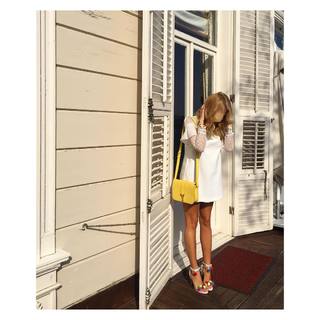 Burcu Esmersoy feet photo thumbnail