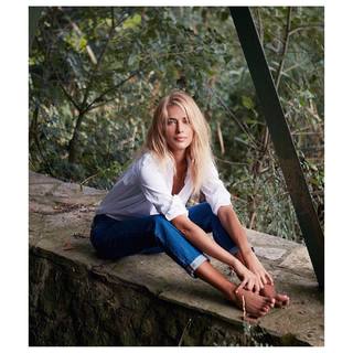 Burcu Esmersoy feet photo thumbnail