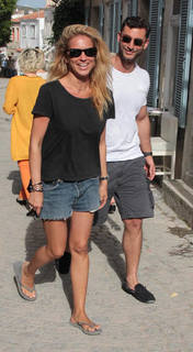 Burcu Esmersoy feet photo thumbnail