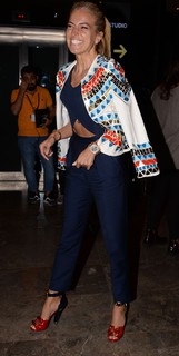 Burcu Esmersoy feet photo thumbnail