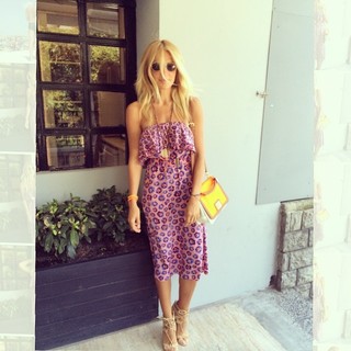 Burcu Esmersoy feet photo thumbnail