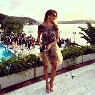Burcu Esmersoy feet photo thumbnail