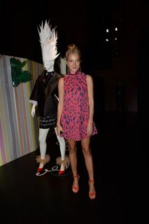 Burcu Esmersoy feet photo thumbnail