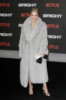 Burcu Esmersoy feet photo thumbnail