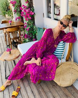 Burcu Esmersoy feet photo thumbnail