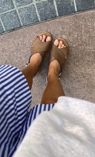 Burcu Esmersoy feet photo thumbnail