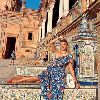 Burcu Esmersoy feet photo thumbnail