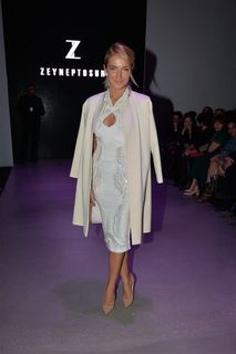 Burcu Esmersoy feet photo thumbnail