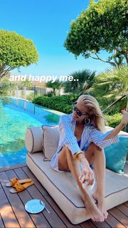 Burcu Esmersoy feet photo thumbnail