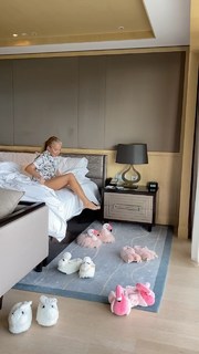 Burcu Esmersoy feet photo thumbnail