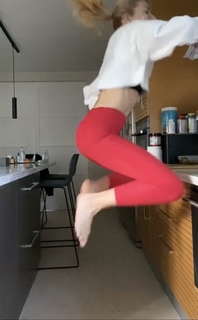 Burcu Esmersoy feet photo thumbnail