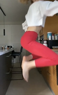 Burcu Esmersoy feet photo thumbnail