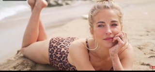 Burcu Esmersoy feet photo thumbnail